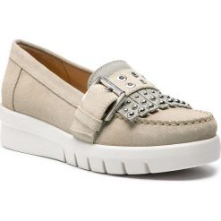Mokasyny GEOX - D Wimbley C D92CYC 00022 CH61L Lt Taupe/Lt Grey. Brązowe mokasyny damskie Geox, z zamszu, na płaskiej podeszwie. W wyprzedaży za 339,00 zł.