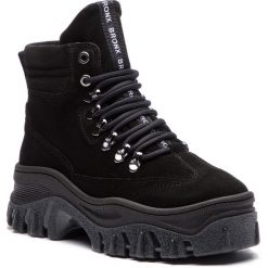 Trapery BRONX - 47174-C BX 1553 Black. Czarne trapery damskie Bronx, ze skóry, klasyczne, bez obcasa, bez zapięcia. W wyprzedaży za 419,00 zł.