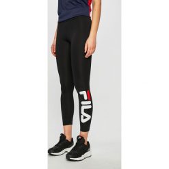 Fila - Legginsy. Czerwone spodnie damskie Fila, s, z nadrukiem, z elastanu. W wyprzedaży za 119,90 zł.