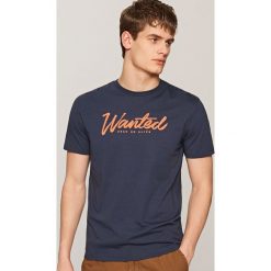 T-shirty męskie: T-shirt z nadrukiem wanted – Granatowy