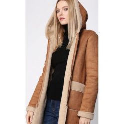 Camelowy Płaszcz Support. Czerwone płaszcze damskie zimowe marki Cropp, l. Za 179,99 zł.