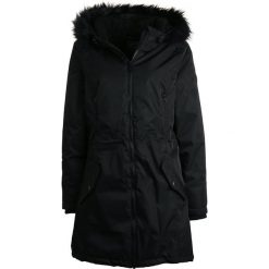 Regatta LUCETTA Parka black. Czarne kurtki sportowe damskie marki Regatta, z poliesteru. W wyprzedaży za 319,20 zł.