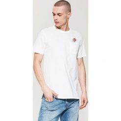 T-shirty męskie z nadrukiem: T-shirt z nadrukiem na plecach – Kremowy