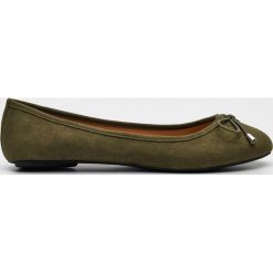Baleriny - Khaki. Brązowe baleriny damskie Sinsay, bez wzorów, bez obcasa. Za 19,99 zł.