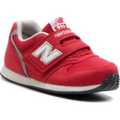 Sneakersy NEW BALANCE - IV996CRD Czerwony. Czerwone półbuty dziewczęce New Balance, bez wzorów, ze skóry ekologicznej, na rzepy. Za 199,99 zł.