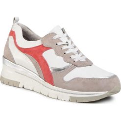 Sneakersy TAMARIS - 1-23780-24 Wht/Lt.Grey Co 129. Brązowe półbuty damskie Tamaris, bez wzorów, ze skóry, bez obcasa, bez zapięcia. W wyprzedaży za 209,00 zł.