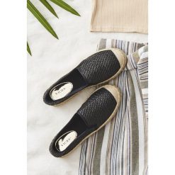 Czarne Espadryle Nonassociation. Czarne espadryle damskie Born2be, z aplikacjami, bez obcasa, na płaskiej podeszwie. Za 89,99 zł.