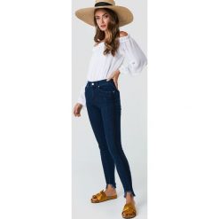 NA-KD Jeansy z zaokrąglonymi nogawkami - Blue. Niebieskie spodnie z wysokim stanem NA-KD, z jeansu. Za 161,95 zł.