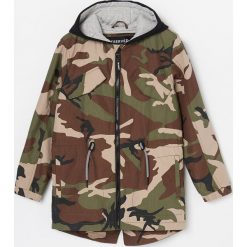 Lekka parka z dzianinową podszewką - Khaki. Brązowe parki męskie Reserved, m, bez wzorów, z dzianiny, bez kaptura. Za 129,99 zł.