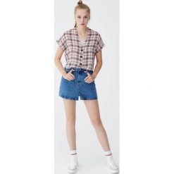 Spódnica jeansowa z rozcięciem. Niebieskie spódniczki damskie Pull&Bear, bez wzorów, z jeansu. Za 89,90 zł.
