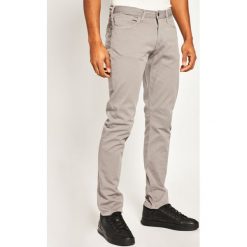 Jeansy Slim Fit Armani Exchange 3H1J06 1N4ZZ 0653. Szare jeansy męskie Armani Exchange, m, bez wzorów, z elastanu. W wyprzedaży za 479,00 zł.