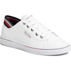 Sneakersy TOMMY HILFIGER - Glitter Detail City Sneaker FW0FW04705 White YBS. Białe półbuty damskie TOMMY HILFIGER, ze skóry. Za 449,00 zł.
