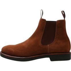 J.CREW KENTON CHELSEA Botki snuff. Brązowe botki męskie marki J.CREW, bez zapięcia. W wyprzedaży za 594,50 zł.