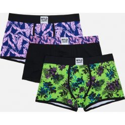 3 pack bokserek z kolorowym nadrukiem - Fioletowy. Fioletowe bokserki męskie Cropp, z nadrukiem. Za 59,99 zł.