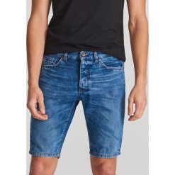 Jeansowe szorty - Granatowy. Niebieskie spodenki i szorty męskie Reserved, m, bez wzorów, z jeansu. W wyprzedaży za 39,99 zł.