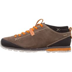 Aku BELLAMONT GTX Obuwie hikingowe beige/orange. Brązowe buty trekkingowe męskie marki Aku, ze skóry, outdoorowe. W wyprzedaży za 468,30 zł.