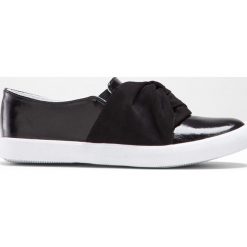 Buty wsuwane bonprix czarny. Czarne baleriny damskie bonprix, bez wzorów, bez obcasa. Za 74,99 zł.