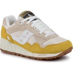 Sneakersy SAUCONY - Shadow 5000 S60405-25 Yel/Tan/Wht. Żółte półbuty damskie Saucony, na co dzień, bez wzorów, z zamszu, bez obcasa, bez zapięcia. W wyprzedaży za 379,00 zł.