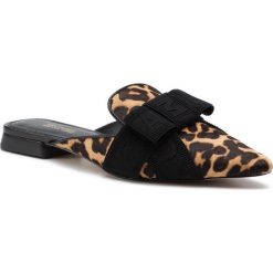 Klapki MICHAEL MICHAEL KORS - Ames Slide 40T9AMFP1H Nat/Blk. Pomarańczowe klapki damskie MICHAEL Michael Kors, z aplikacjami, ze skóry, bez obcasa, na obcasie. W wyprzedaży za 529,00 zł.