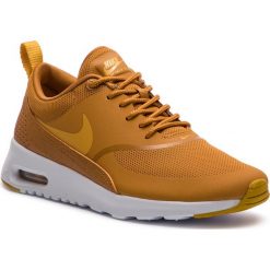 Buty NIKE - Air Max Thea 599409 701 Desert Ochre/Gold Dart/White. Pomarańczowe buty sportowe damskie Nike, na co dzień, bez wzorów, ze skóry ekologicznej, bez obcasa, na płaskiej podeszwie, bez zapięcia. W wyprzedaży za 419,00 zł.