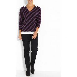 Sweter w kolorze fioletowo-czarnym. Czarne swetry damskie Jacqueline Riu, w paski, klasyczne, bez rękawów, bez kaptura. W wyprzedaży za 79,95 zł.