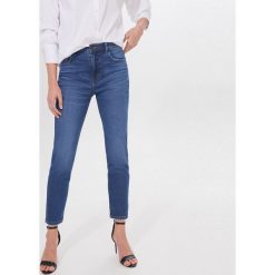 Jeansy typu mom fit - Granatowy. Niebieskie jeansy damskie Mohito, bez wzorów, z jeansu. Za 119,99 zł.