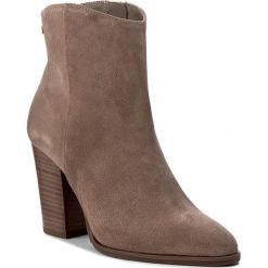 Botki TOMMY HILFIGER - Lopez HG 4B FW0FW01965 Taupe Grey 009. Brązowe botki damskie na zamek marki TOMMY HILFIGER, ze skóry, na obcasie, na zamek. W wyprzedaży za 389,00 zł.