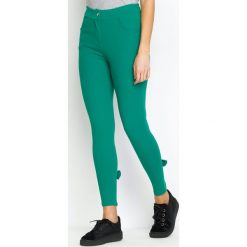 Zielone Spodnie Seedbed. Zielone spodnie damskie Multu, s, bez wzorów, z tkaniny. Za 29,99 zł.
