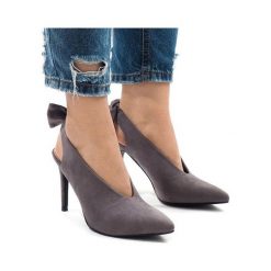 Szare zamszowe szpilki LB-330. Szare czółenka damskie ButyModne, bez wzorów, z zamszu, boho, ze szpiczastym noskiem, bez obcasa, na szpilce, bez zapięcia. Za 77,99 zł.