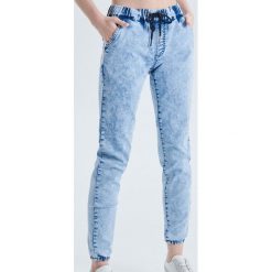 Jeansy jogger - Niebieski. Niebieskie jeansy damskie Cropp. Za 119,99 zł.