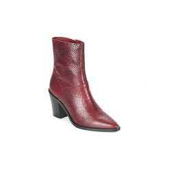 Botki Bronx NEW AMERICANA LOW. Czerwone botki damskie Bronx, bez obcasa, bez zapięcia. W wyprzedaży za 454,30 zł.