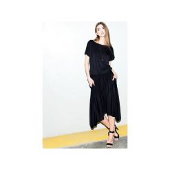 Sukienka maxi Megan. Czarne sukienki damskie CANDY FLOSS, bez wzorów, z elastanu, klasyczne, z klasycznym kołnierzykiem, bez rękawów, maxi, asymetryczne. Za 330,00 zł.