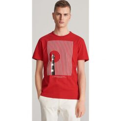 T-shirt z bawełny organicznej - Czerwony. Czerwone t-shirty męskie Reserved, s, bez wzorów, z bawełny, bez kołnierzyka. Za 49,99 zł.