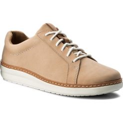 Półbuty CLARKS - Amberlee Rosa 261312274 Nude Nubuck. Brązowe półbuty damskie marki Clarks, na co dzień, bez wzorów, ze skóry, bez obcasa, na płaskiej podeszwie, bez zapięcia. W wyprzedaży za 219,00 zł.
