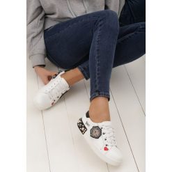 Białe Trampki Cunningham. Białe trampki i tenisówki damskie Renee, z aplikacjami, przed kostkę, na sznurówki. Za 69,99 zł.