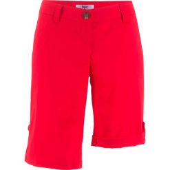 Bermudy ze stretchem bonprix truskawkowy. Czerwone szorty damskie bonprix, bez wzorów. Za 49,99 zł.