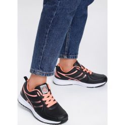 Czarne Buty Sportowe Love Me Tender. Czarne buty sportowe damskie Renee, z aplikacjami, sportowe. Za 99,99 zł.