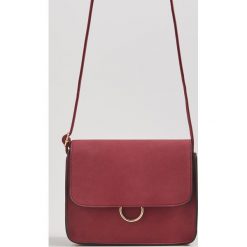 Torebka z ozdobnym detalem - Bordowy. Czerwone torebki klasyczne damskie Sinsay, bez wzorów, bez dodatków. Za 39,99 zł.