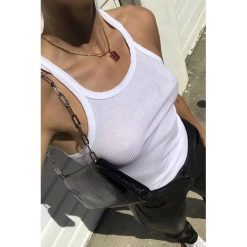 Top MELISITA WHITE. Białe bluzki damskie IVET, bez wzorów, z jeansu, bez kołnierzyka, z krótkim rękawem. W wyprzedaży za 39,00 zł.