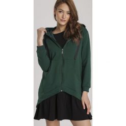 Ciemnozielona Bluza Genirina. Zielone bluzy damskie Renee, xl, bez wzorów, bez rękawów, bez kaptura. Za 89,99 zł.
