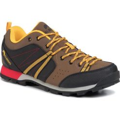 Trekkingi ELBRUS - Togato Brown/Black/Yellow. Żółte trapery męskie ELBRUS, ze skóry ekologicznej, bez zapięcia, trekkingowe. W wyprzedaży za 229,00 zł.