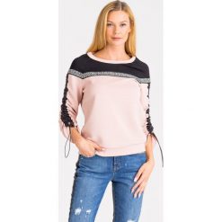 BLUZA LIU JO SPORT. Różowe bluzy sportowe damskie Liu Jo Sport, xs, z aplikacjami, bez rękawów, bez kaptura. Za 499,00 zł.