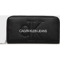 Calvin Klein Jeans - Portfel. Czarne portfele damskie Calvin Klein Jeans, bez wzorów, z jeansu. Za 259,90 zł.