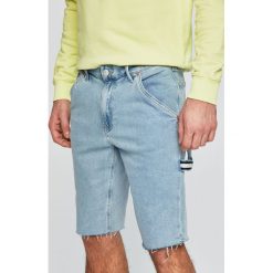 Tommy Jeans - Szorty. Spodenki i szorty męskie Tommy Jeans. W wyprzedaży za 319,90 zł.