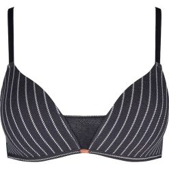 Biustonosz w kolorze czarnym. Czarne biustonosze Skiny Women & Men, w paski. W wyprzedaży za 42,95 zł.