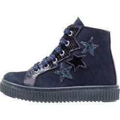 Friboo Tenisówki i Trampki wysokie navy. Niebieskie trampki dziewczęce marki Friboo, z materiału. W wyprzedaży za 151,20 zł.
