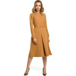 Cynamonowa Elegancka Sukienka do Pracy za Kolano z Paskiem. Brązowe sukienki balowe Molly.pl, do pracy, l, z klasycznym kołnierzykiem, mini, dopasowane. Za 139,90 zł.