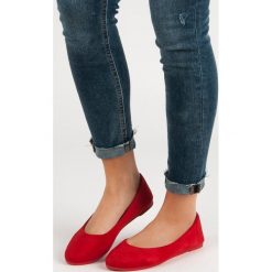 Zamszowe czerwone baleriny vices. Czerwone baleriny damskie vices, bez wzorów, z zamszu, bez obcasa. Za 49,90 zł.