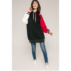 Tommy Hilfiger - Sukienka Camila. Szare sukienki dzianinowe TOMMY HILFIGER, na co dzień, s, casualowe, z kapturem, mini. W wyprzedaży za 449,90 zł.