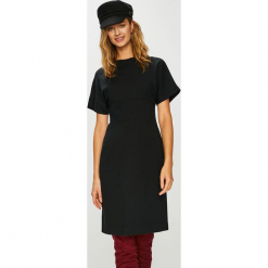 Calvin Klein - Sukienka. Szare sukienki dzianinowe marki Calvin Klein, na co dzień, casualowe, z okrągłym kołnierzem, z krótkim rękawem, midi, dopasowane. Za 899,90 zł.